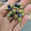 Брошь Веточка черники (ручная работа) 7609