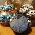 Смоляное шампунь-мыло для волос и тела с ладанной камедью и сандалом Amira Budur "Принцесса Будур", 100 гр 2289 Смоляное шампунь-мыло для волос и тела с ладанной камедью и сандалом Amira Budur "Принцесса Будур", 100 гр 2289